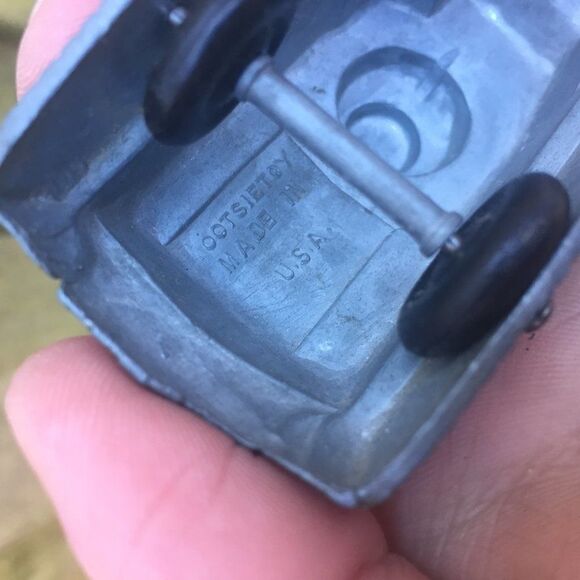 Vintage 1962 TootsieToy Army Tank Green Toy Car - Picture 3 of 4